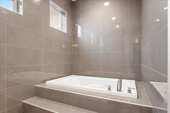 Building Photo - 6200 Fowler Ave