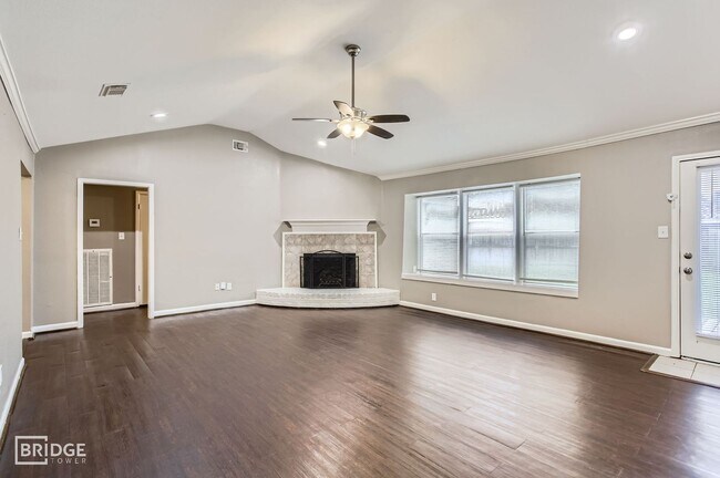 Building Photo - 5607 Circlegate Dr