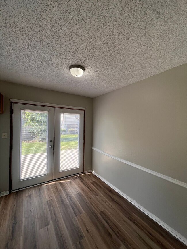 Building Photo - 5198 Danieli Dr N