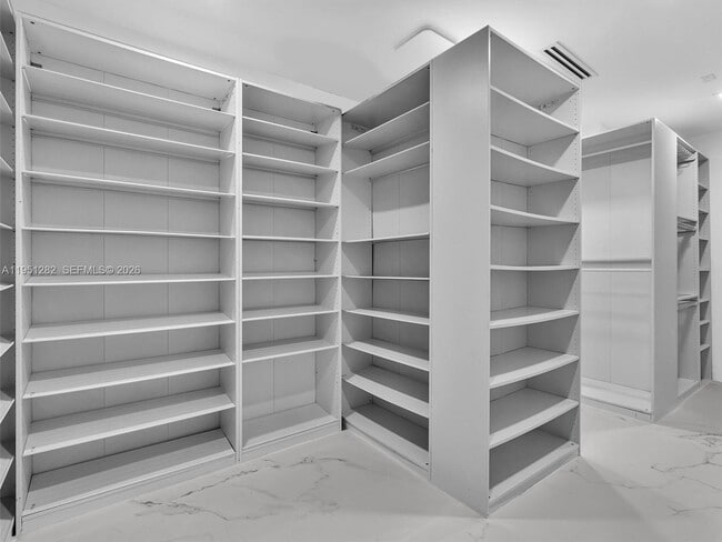 Building Photo - 3010 Alton Rd