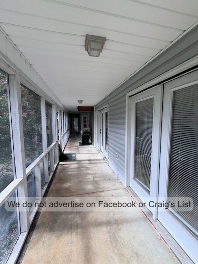 Building Photo - Country Club Hills- Abernathy