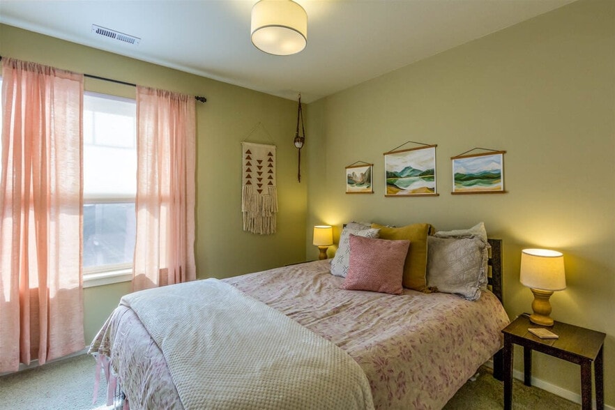 Building Photo - 63055 Yampa Way