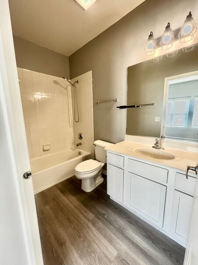 Building Photo - 1900 N Laramie Ave