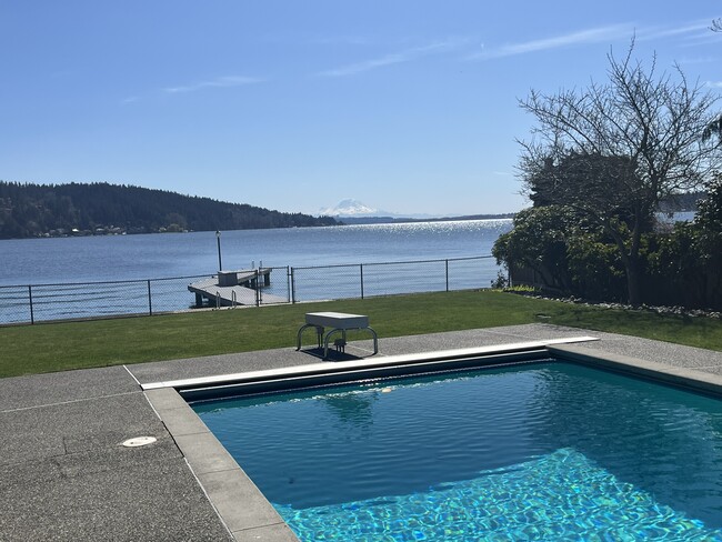 Building Photo - 16736 Shore Dr NE