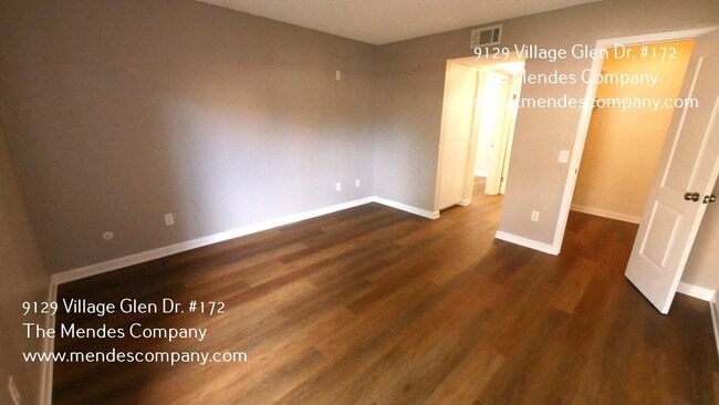 Building Photo - 9129 Village Glen Dr