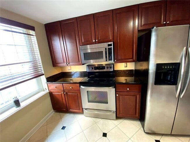 Building Photo - 195 14th St NE