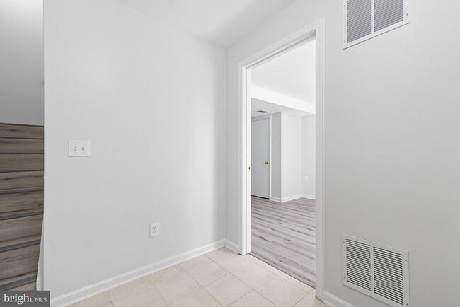 Building Photo - 43742 Tolamac Dr