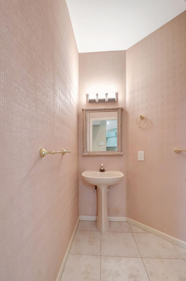 Building Photo - 11081 Springbrook Cir