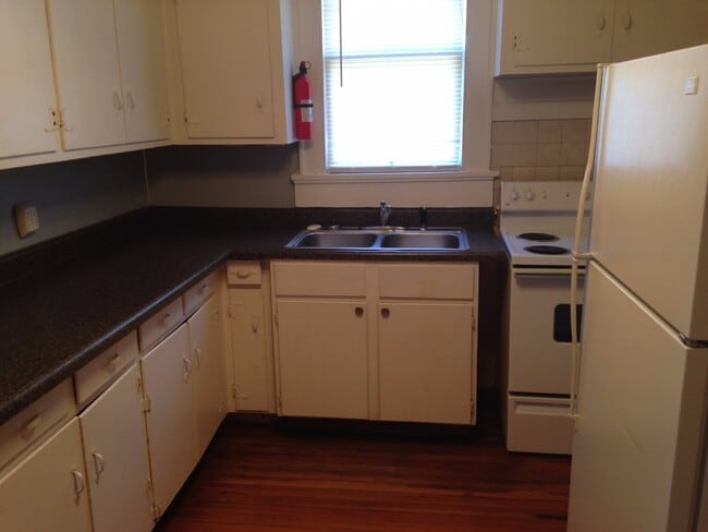 Building Photo - 2960 Pierpont Ave