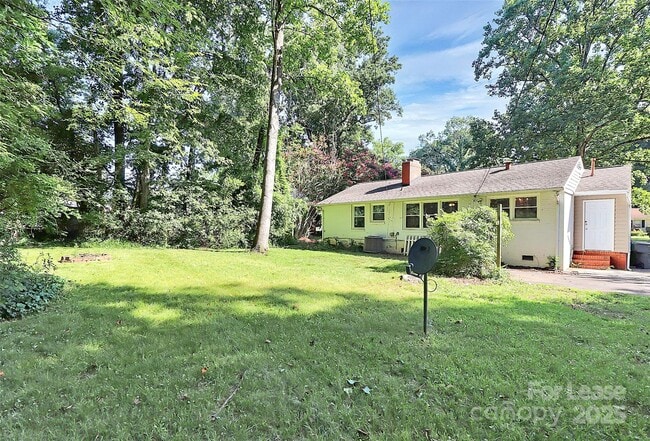 Building Photo - 228 Seneca Pl
