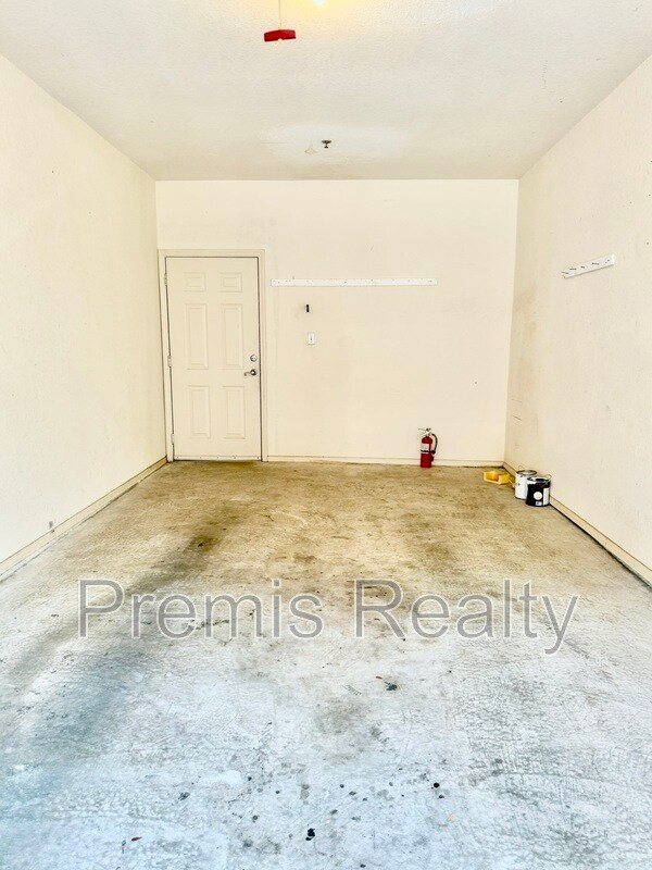 Building Photo - 2738 Via Tivoli