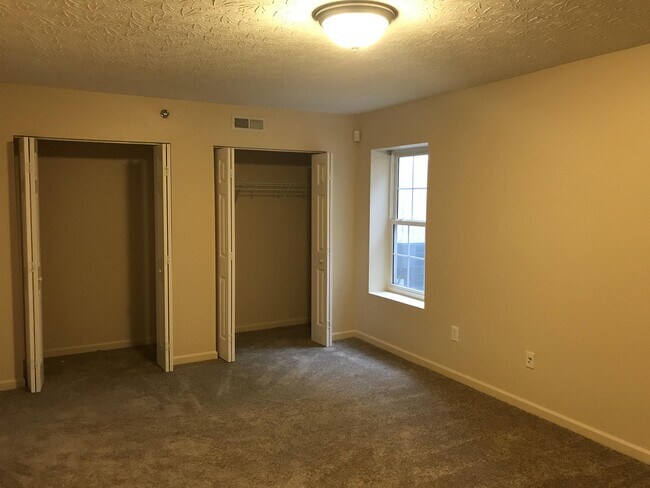 Building Photo - 19 Rose Garden Ln