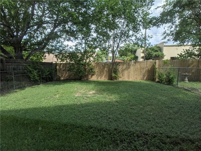 Building Photo - 3507 Leafield Dr