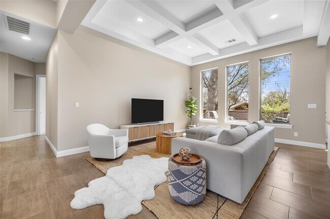 Building Photo - 1017 S Quinlan Park Rd