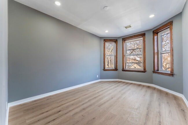 Building Photo - 2643 W 21st Pl