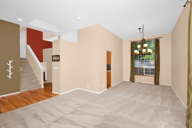 Building Photo - 4 Bedroom Traditional Sammamish Home
