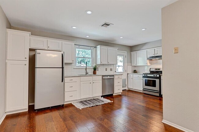 Building Photo - 7402 Bucknell Dr