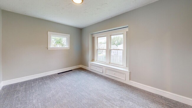 Building Photo - Old Brooklyn Area - 3 Bedroom Single Famil...