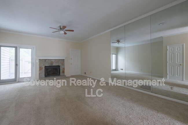 Building Photo - 4028 Elm St