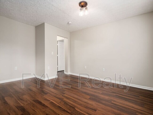 Building Photo - 2980 Glenloch Cir