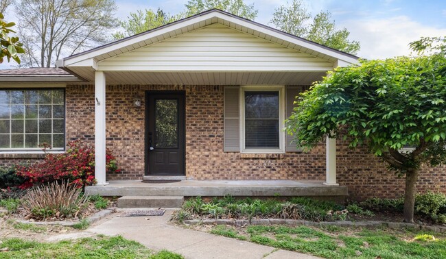 Building Photo - 2560 Memorial Dr