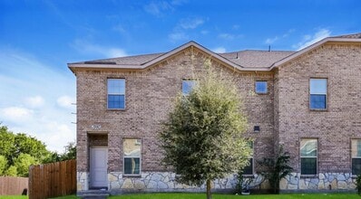 Building Photo - Modern 4-Bedroom Sanctuary in a Sought-After Location