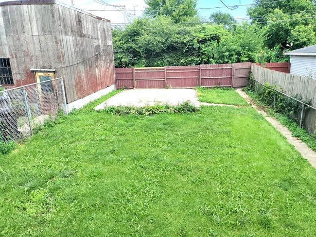 Building Photo - 7645 S Throop St