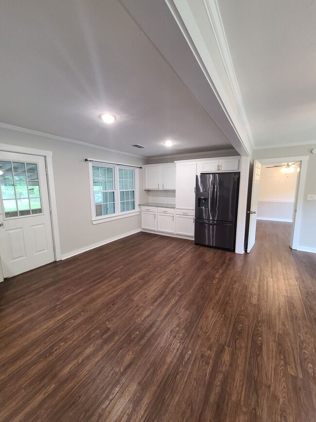 Building Photo - Comfortable Living in the Heart of Goose Creek