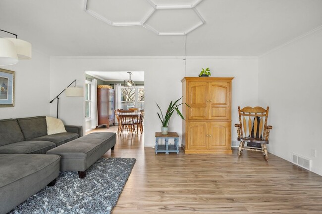 Building Photo - 310 Yosemite Trail