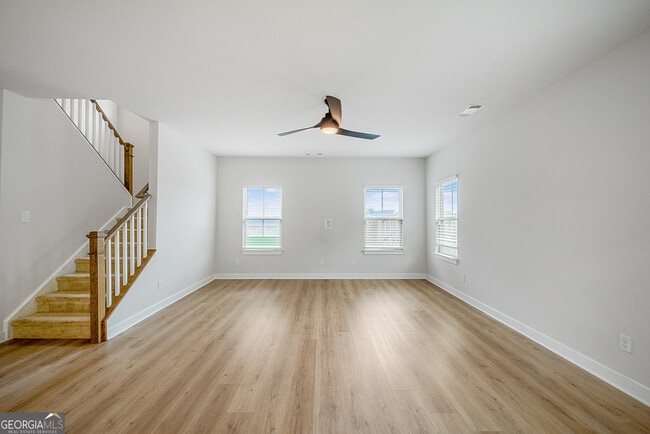 Building Photo - 533 Daffodil Ln