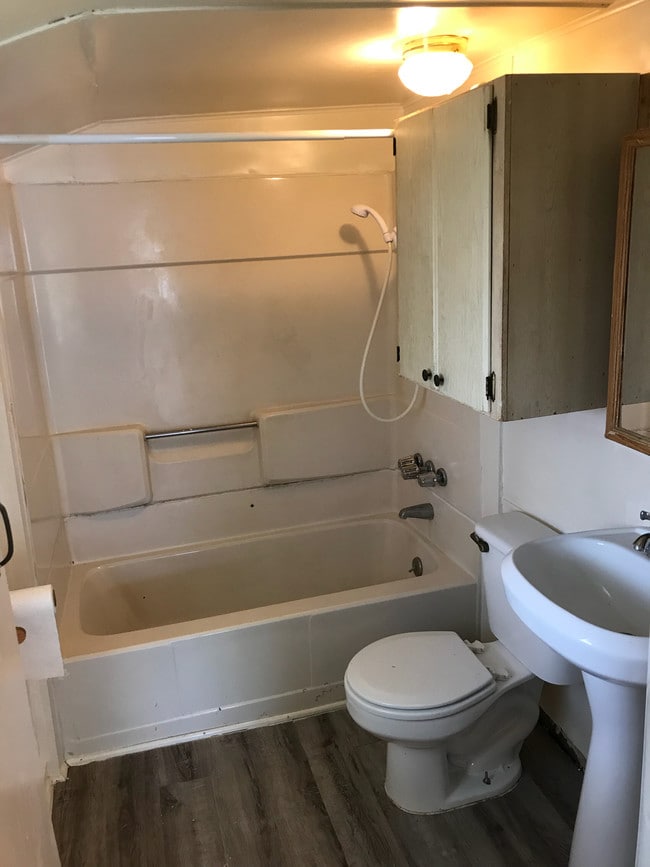 Building Photo - 201 S Main St