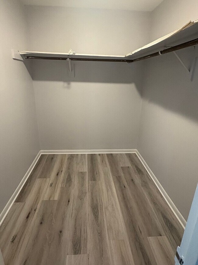 Building Photo - Great 2 large Bedrooms and 2 bath Beauty! Wonderful location. Call Sheila 407-687-7900