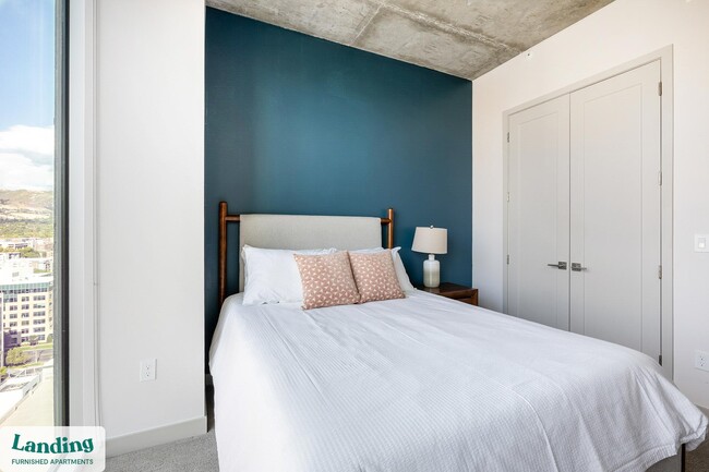 Building Photo - 151 S State St