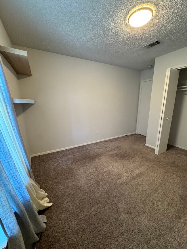 Building Photo - 740 Admiralty Way