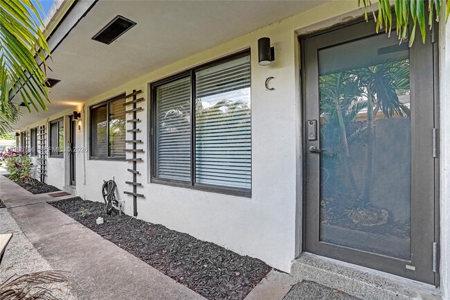 Building Photo - 754 NE 40th St