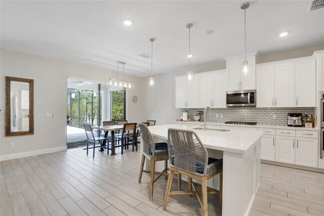 Building Photo - 8414 Vivaro Isle Way