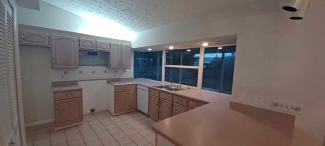 Building Photo - 150 NW Byron St