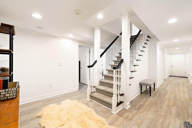 Building Photo - 1737 Barnesdale Way NE