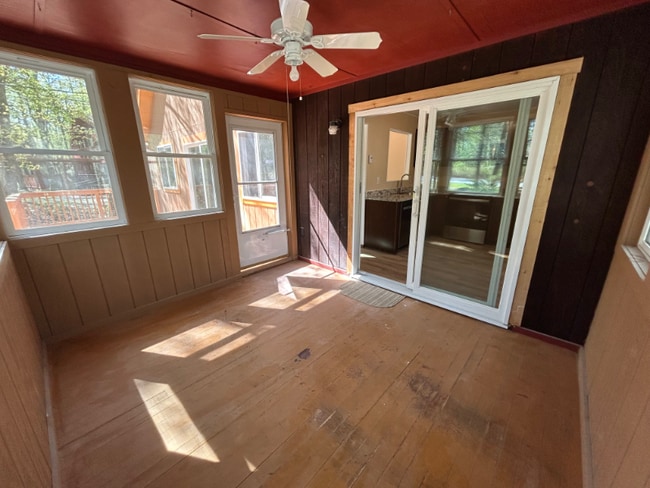 Building Photo - 224 Maple Ridge Dr