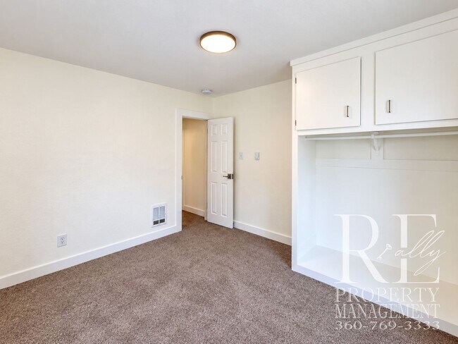 Building Photo - 109 N Wycoff Ave