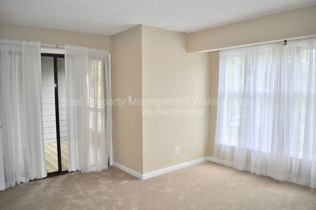 Building Photo - 700 Bishops Park Dr