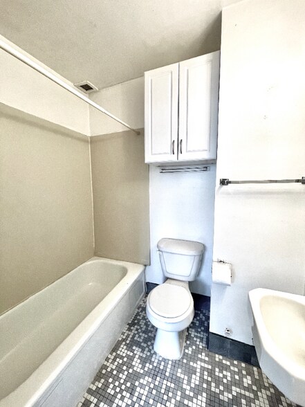 Building Photo - 901 N M St