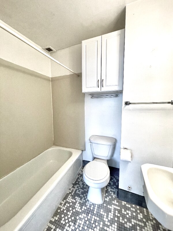 Building Photo - 901 N M St