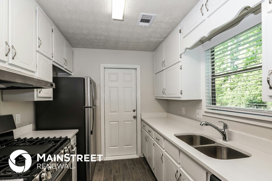 Building Photo - 6097 Twin Creeks Ct
