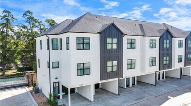Building Photo - Oaks at Laverne
