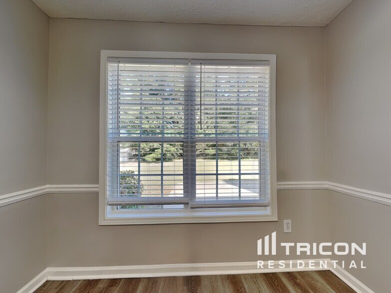 Building Photo - 714 Manor Ridge Dr