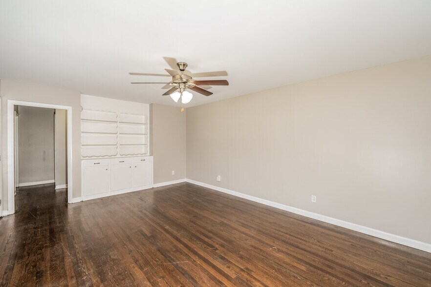Building Photo - 9813 Redcliff Rd