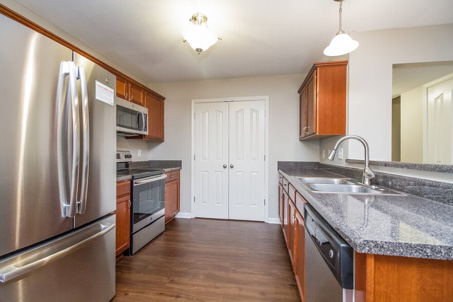 Building Photo - 8856 Cressent Glen Ct
