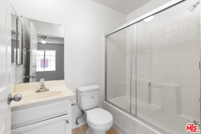 Building Photo - 6616 Sylmar Ave