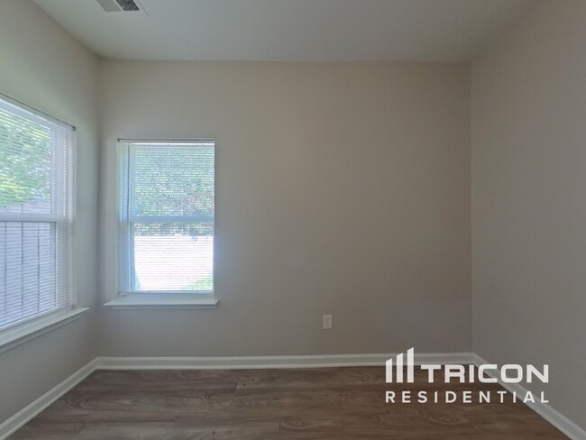 Building Photo - 408 Rook Rd